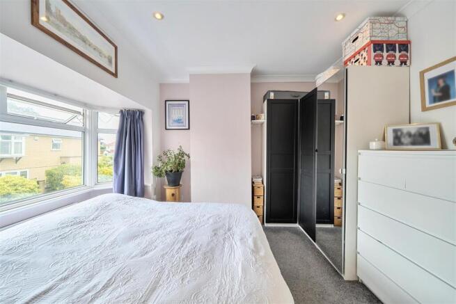 Master bedroom (3)