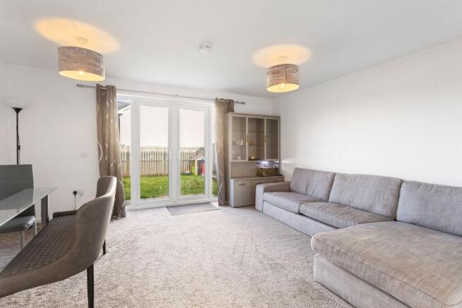 Lounge & Dining Area