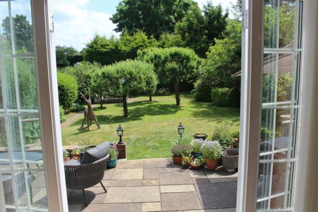 garden patio.JPG