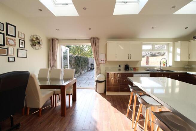 EXTENDED LIVING/DINING KITCHEN