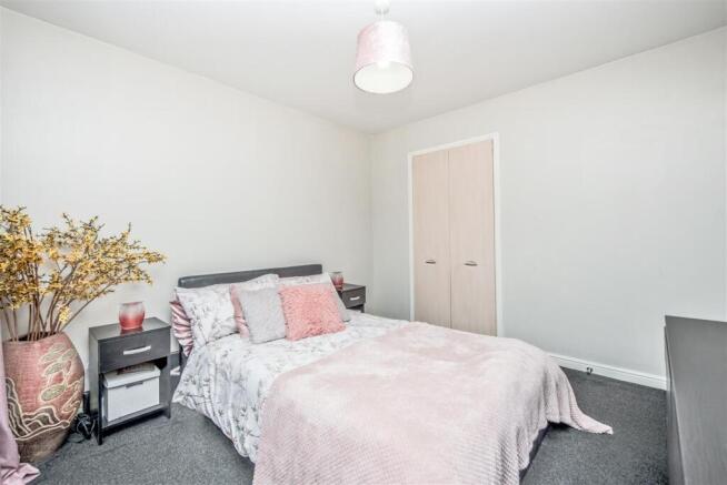 2 bed Flat for sale Image 12