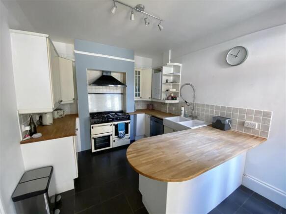 67 Newport Road kitchen.jpg