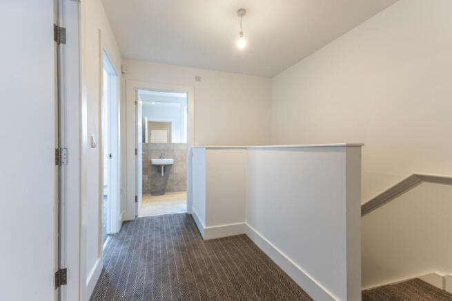 3 bed Terraced to rent Image 8