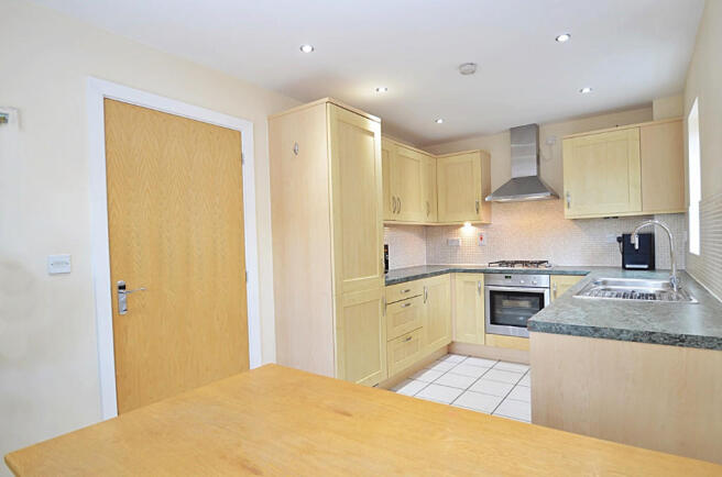Fully fitted kitchen
