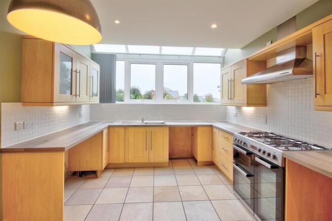 10 kitchen.jpg
