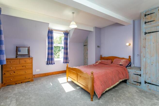 4 bed House for sale Image 9