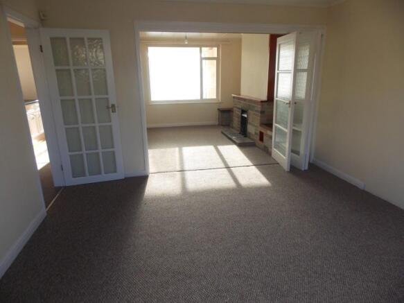 Lounge/Dining Room
