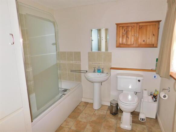BATHROOM.JPG