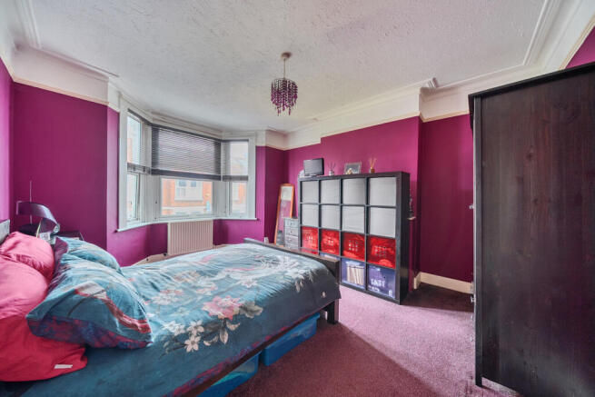 1395916-3-695d084...