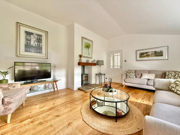 4 bed Link Detached House for sale Image 6