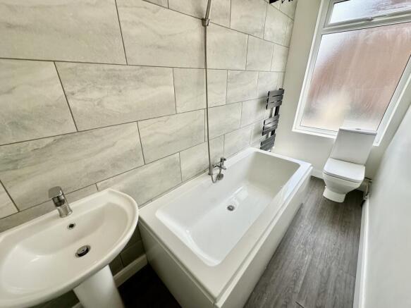 2 bed Apartment to rent Image 6