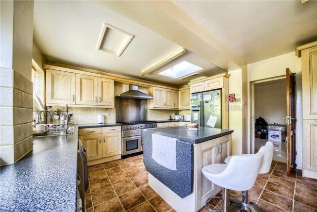 Kitchen 2.jpg