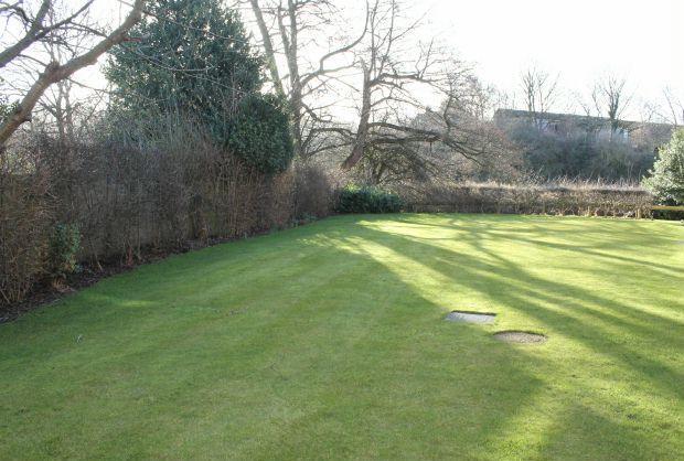 Aspect Over Communal Grounds