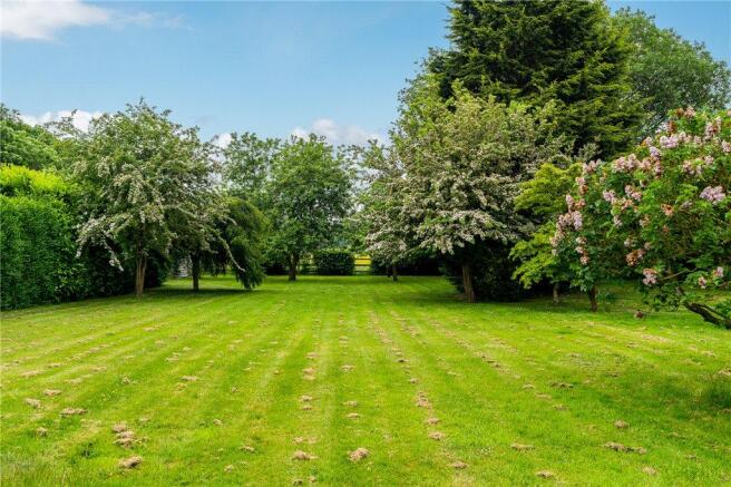 Lawned Gardens
