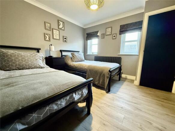 3 bed Apartment for sale Image 8
