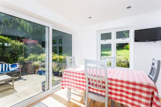5 bed Detached for sale Image 12