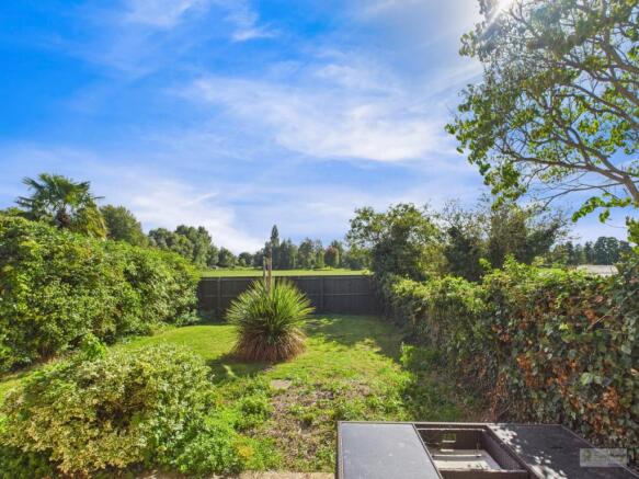 Raven Close - Garden - 1 - EweMove Mildenhall