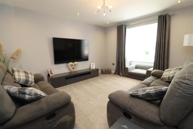 4 bed Detached for sale Image 5