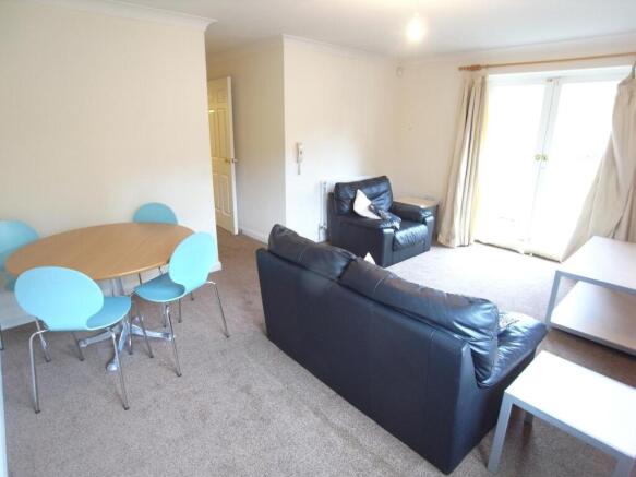 2 bed Flat to rent Image 4