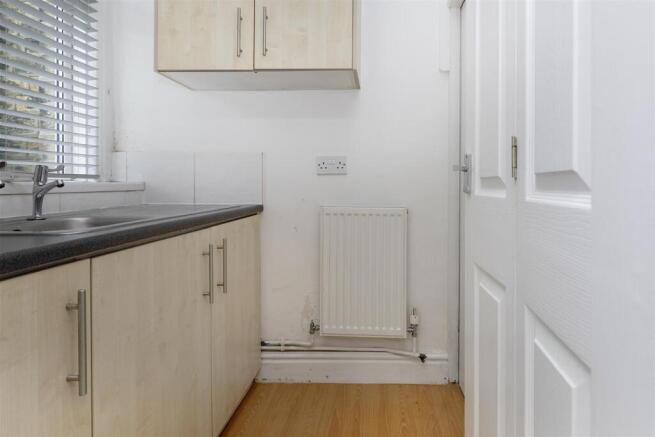 2 bed Terraced to rent Image 10