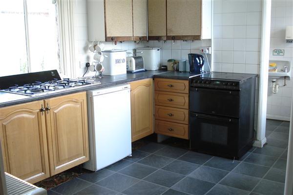 KITCHEN (Photo 1)