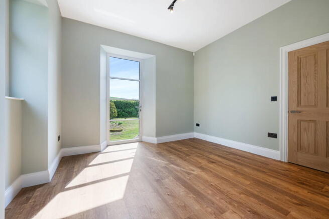 5 bed Detached to rent Image 12