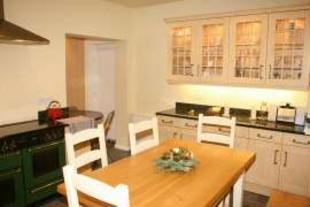 L-SHAPED KITCHEN/BRE