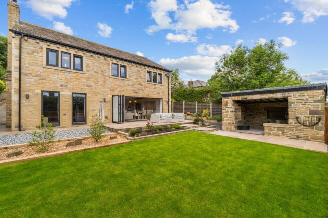 4 bed Detached for sale Image 4
