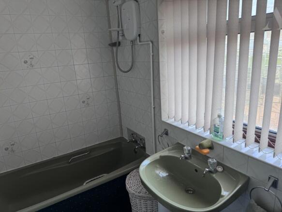 154 Catle Lane Feature Bathroom