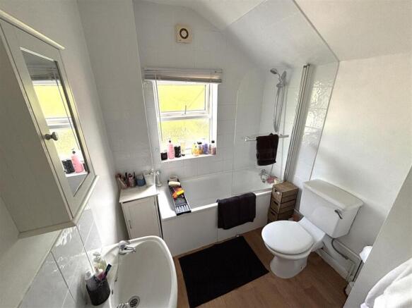 upstairs bathroom.jpg