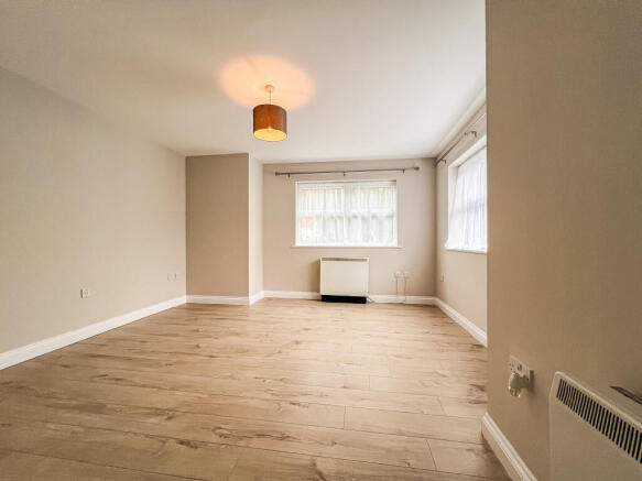 35 Kernal Road - living room (2)