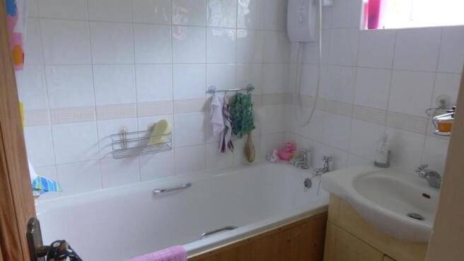 Halton Wood Road 15 Bathroom 018