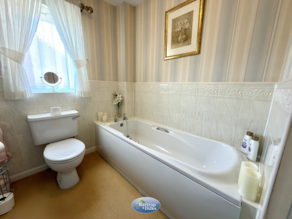 4 bed Detached for sale Image 4