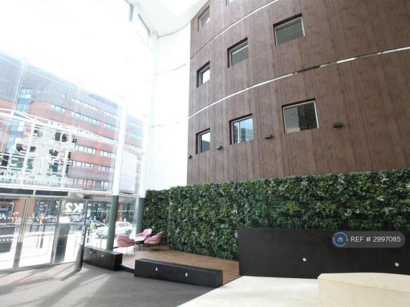 2 bed Flat to rent Image 12