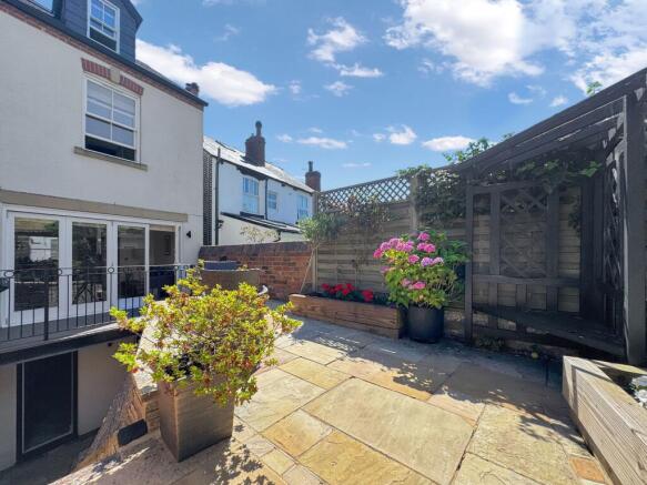 3 bed Semi-Detached to rent Image 10