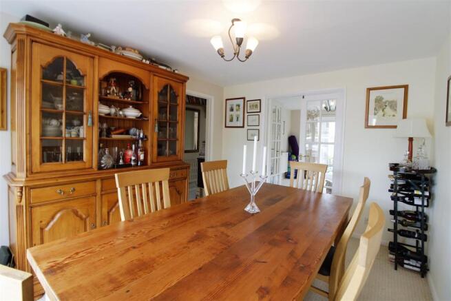 Dining room1...jpg