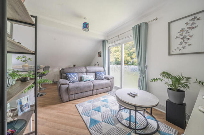 1373110-8-6904dc6...