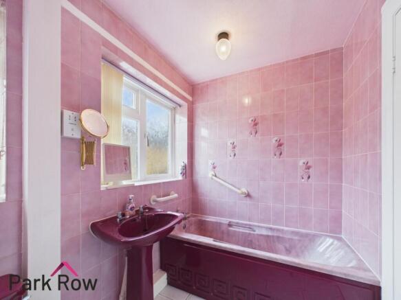4 bed Semi-Detached for sale Image 10