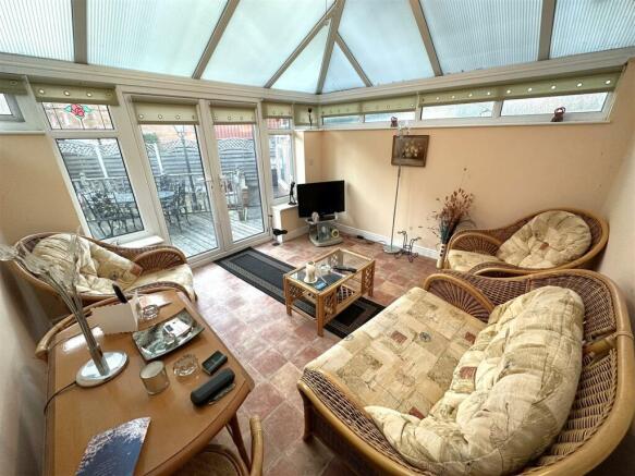 Detached Conservatory 984