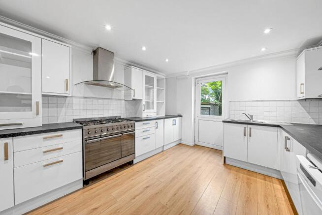 4 bed Terraced for sale Image 6