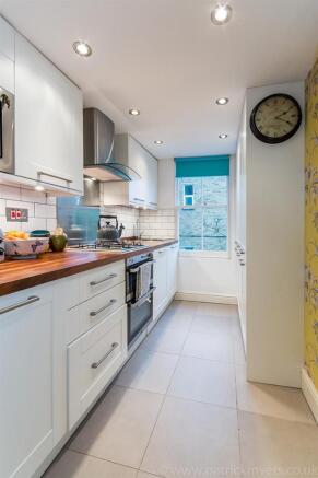 Flat 2, 11 Colyton Road-6.jpg