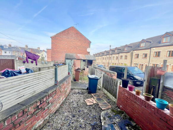 2 bed Terraced to rent Image 10