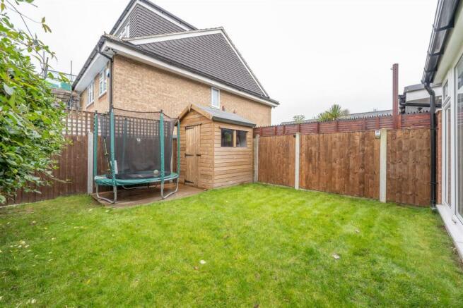 Fieldhouse Close