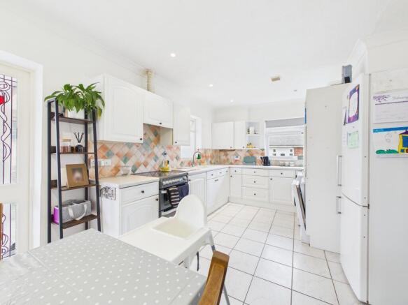 CAM04018G0-PR0452-STILL005