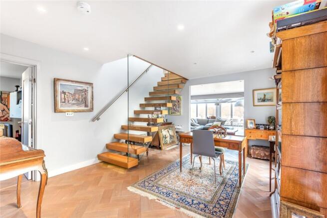 3 bed Apartment to rent Image 7