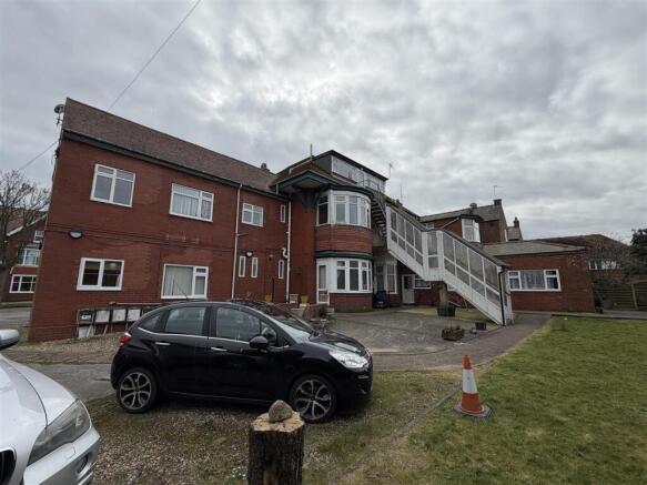 2 bed Ground Flat to rent Image 7