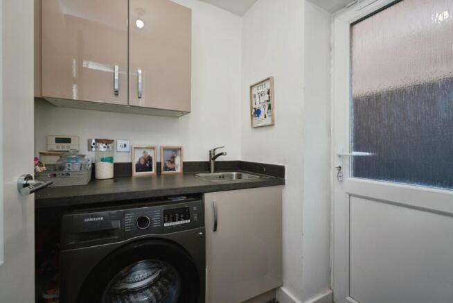 4 bed Detached for sale Image 9