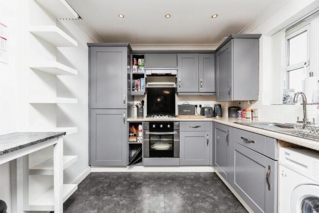 2 bed Apartment for sale Image 12
