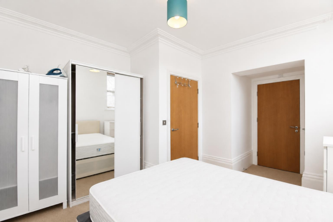 3 bed Apartment for sale Image 4