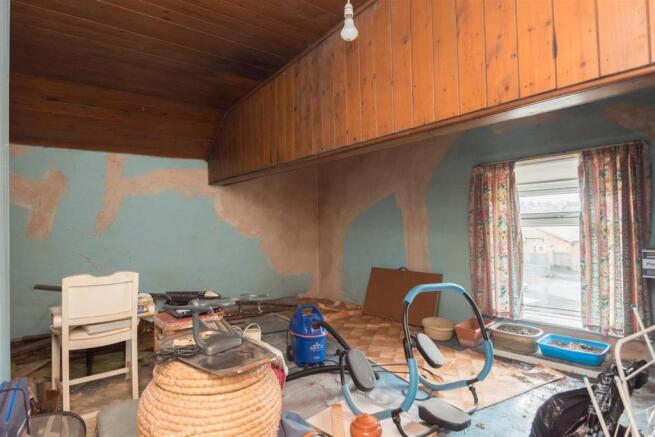 ATTIC BEDROOM 3